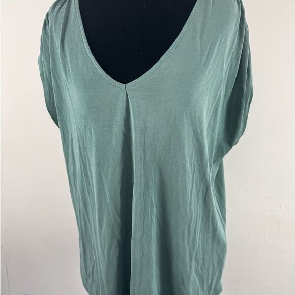 Green Envelope Los Angeles Top - Picture 2 of 5